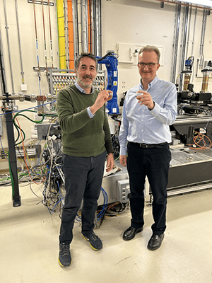 Dr-Robert-Volpe-and-Dr-Chrostoph-Rau-biochar-Diamond-Light-Source